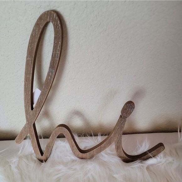 Wooden "Hi" sign  - Picture 1 of 3